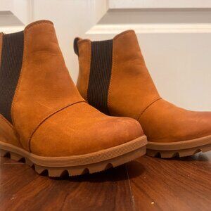 Sorel wedge Chelsea boots.